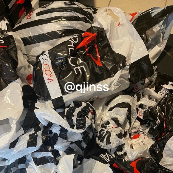 Everything 1000000% authentic - Picture 5 of 5